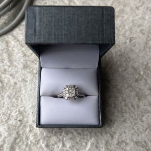 10K White Gold Diamond Ring